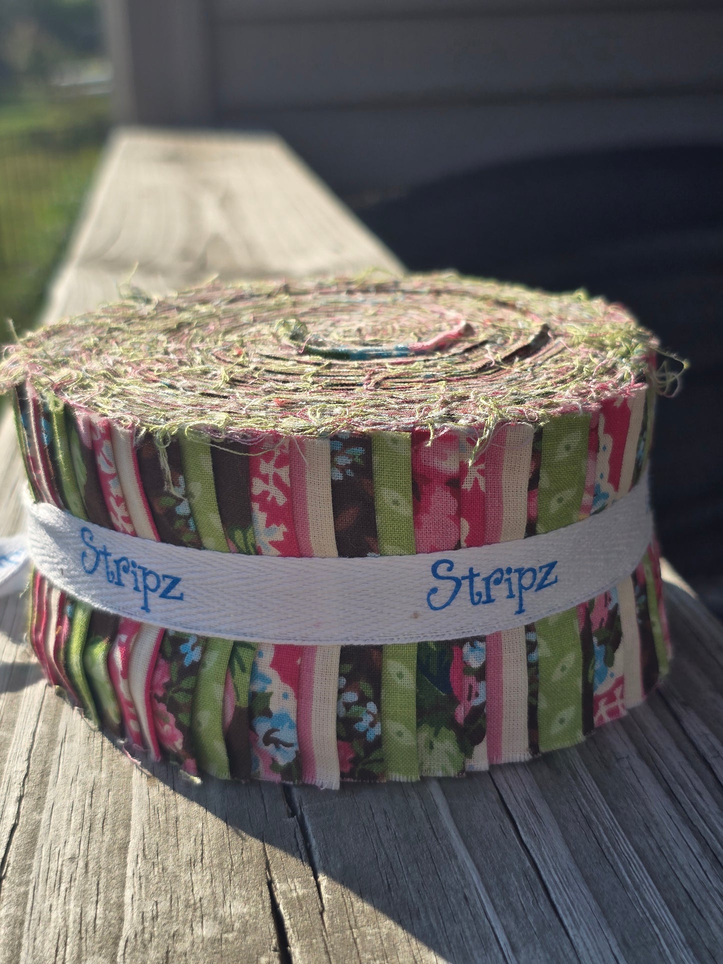 Quick Cuts - Stripz - La Vie En Rose - Quilting Fabric - Jelly Roll